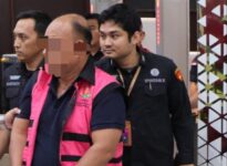 Penyerahan Eks Ketua  Ombudsman RI ,HS dan Barang Bukti