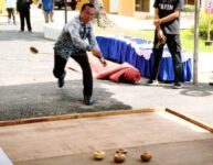 Adu Pukul Gasing di Museum Lambung Mangkurat
